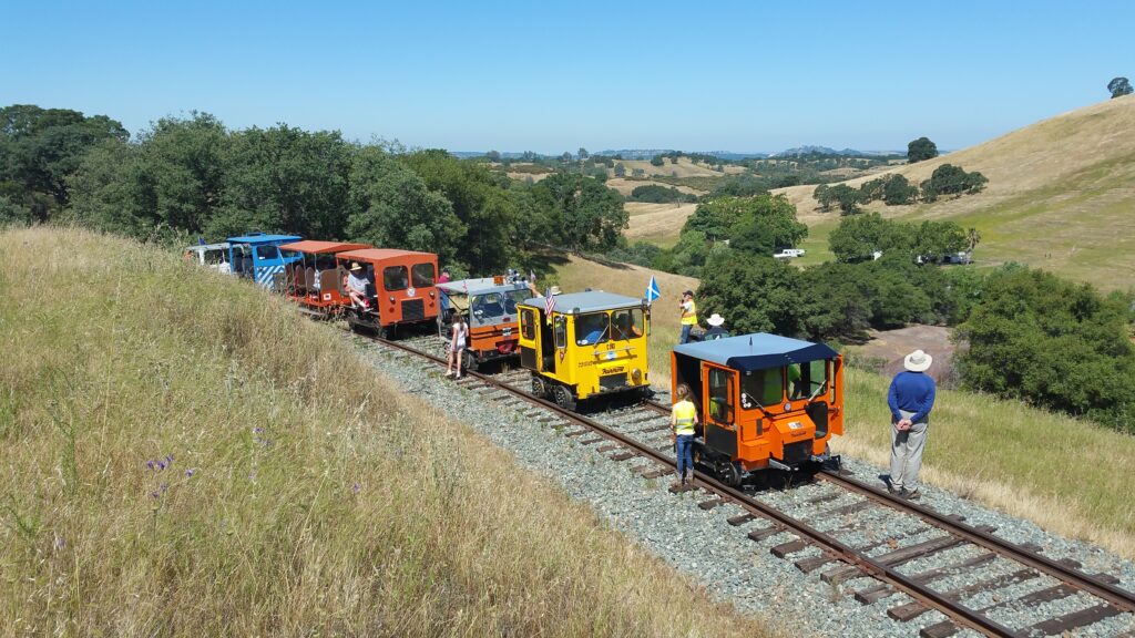 Motorcars stopped at Stop 2 on the Amador Central Railroad geology fieldtrip. Overlooking the Newton copper mine in the Copper Hill Volcanics formation. Milepost 4.5